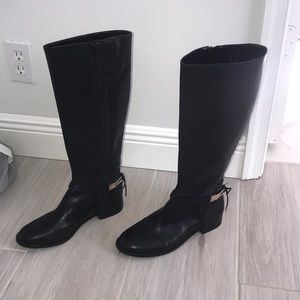 Knee height boots super cute gold hardware 🖤